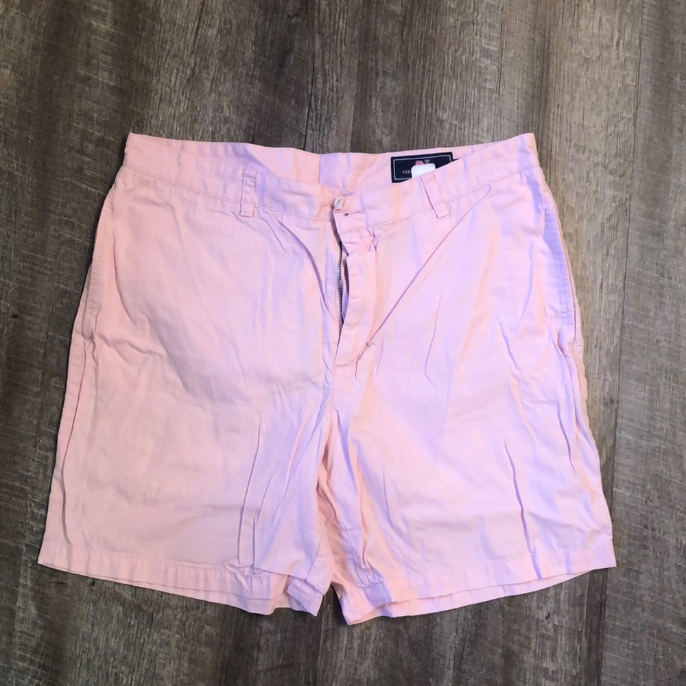 Light pink vineyard vines shorts